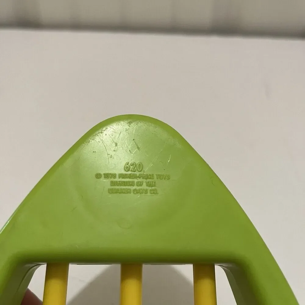 VINTAGE 1978 FISHER PRICE GUS THE WALRUS TUB N POOL TOY RATTLE ABACUS Green
